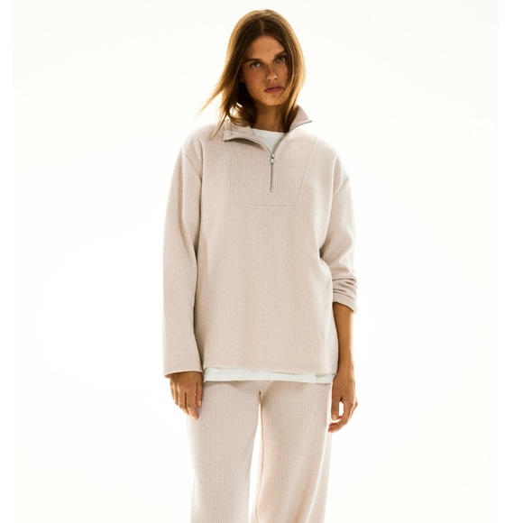 Zara Sweaters - 🔥FINAL PRICE🔥 ZARA ECRU ZIPPERED SOFT SWEATER ( NO OFFERS)